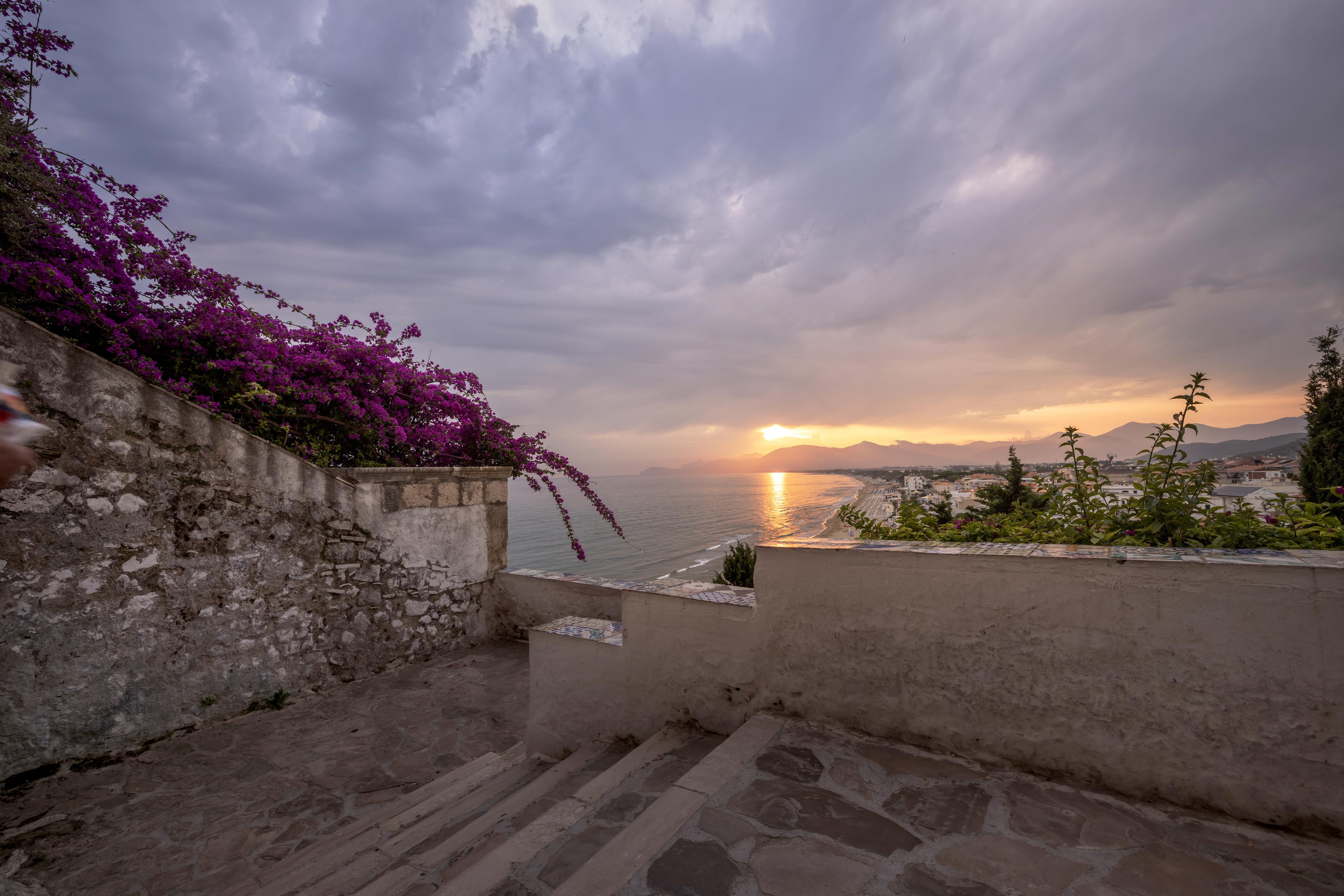 Tramonto su Domus Luméa a Sperlonga